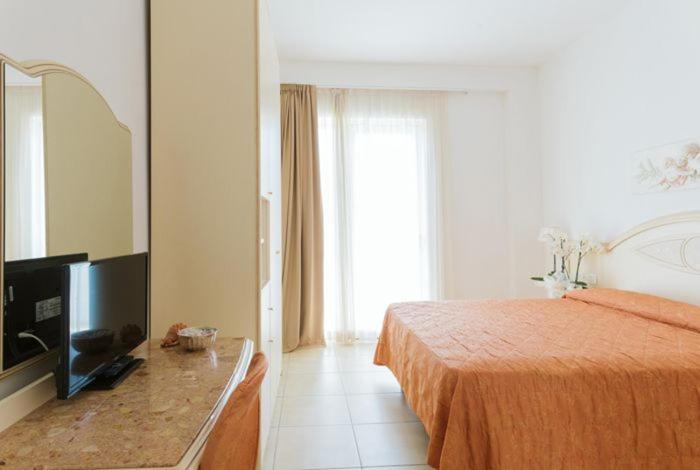 Hotel Mocambo Milano Marittima Exterior photo