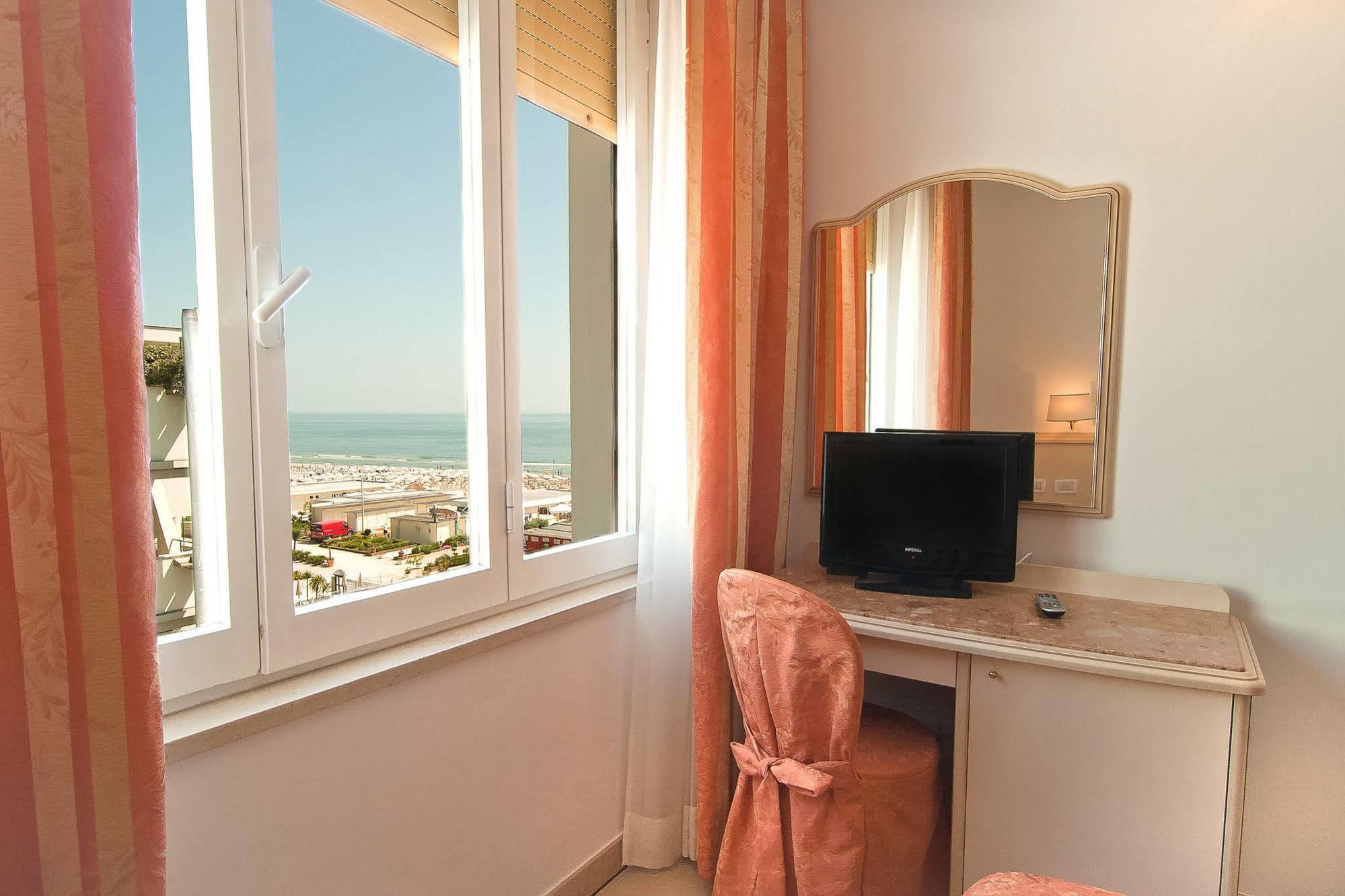 Hotel Mocambo Milano Marittima Exterior photo